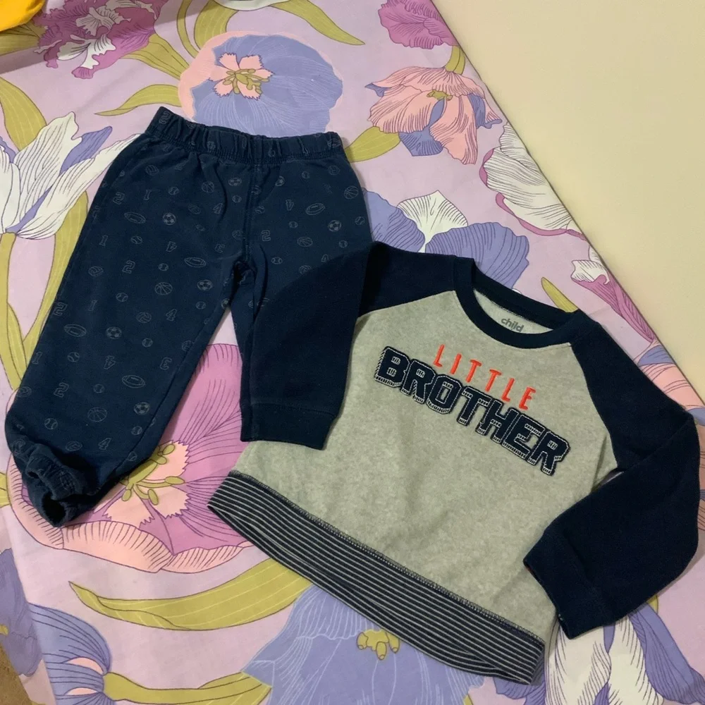 EUC Lot 8 Pz  Toddler 4 Sets Pants Sweater & Tee 24M  Carter’s